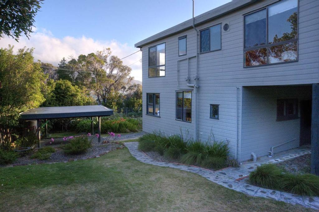 Cove Beach Apartment 1 Coles Bay Exterior photo